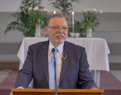 Klausieties, ka nepaliekat ārpusē