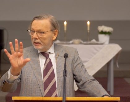 Tad nu mēs saucam nekauņas par svētītiem?