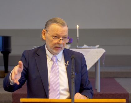 Valdnieks pār visu radību un jauno radību