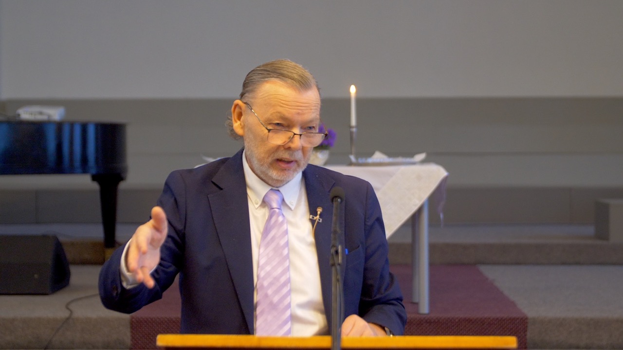 Valdnieks pār visu radību un jauno radību